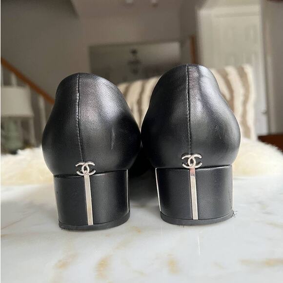 Chanel Classic Mid-Height Cap Toe Pointy Chunky Heels - Picture 3 of 16